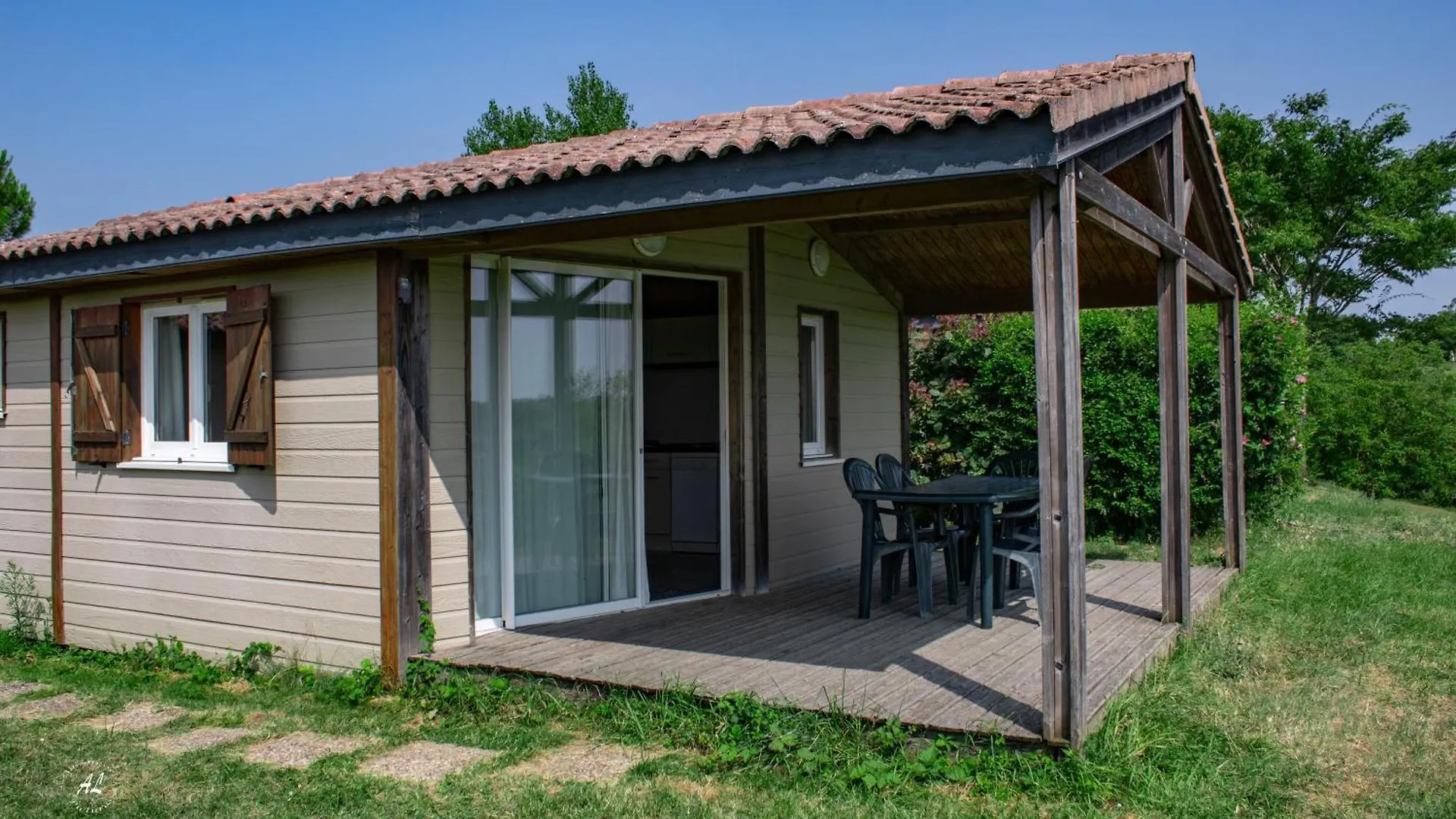 ** Holiday park Terres De France - Les Hameaux Des Lacs Monclar-de-Quercy France