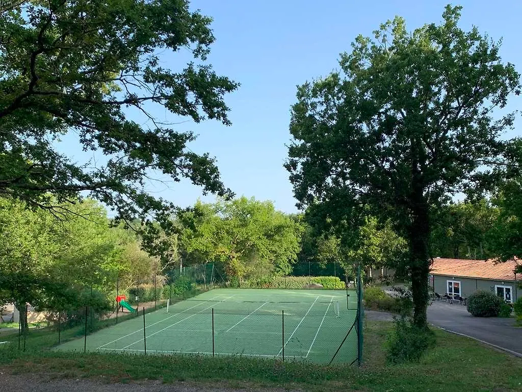 Terres de France - Les Hameaux des Lacs Monclar-de-Quercy 2*,  France
